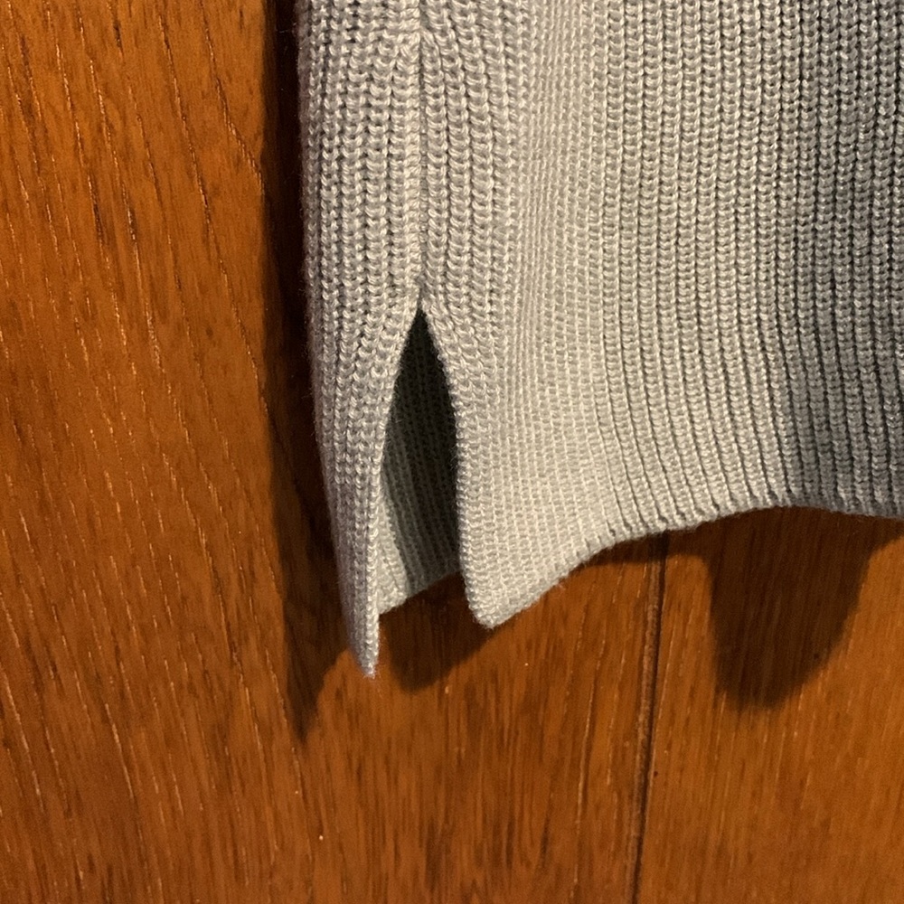 Soft Knit V-Neck Tank - Picture 4 of 7